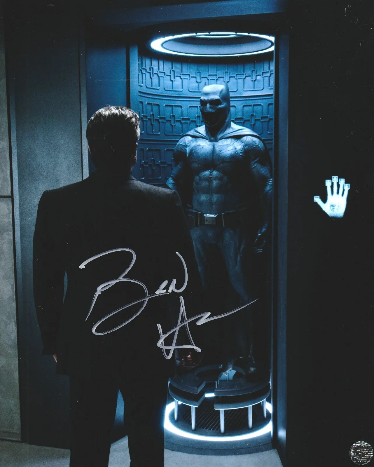 Ben Affleck — Ben Affleck Signed Autographed (Batman) 8x10 Photo with COA-Matching Hologram
