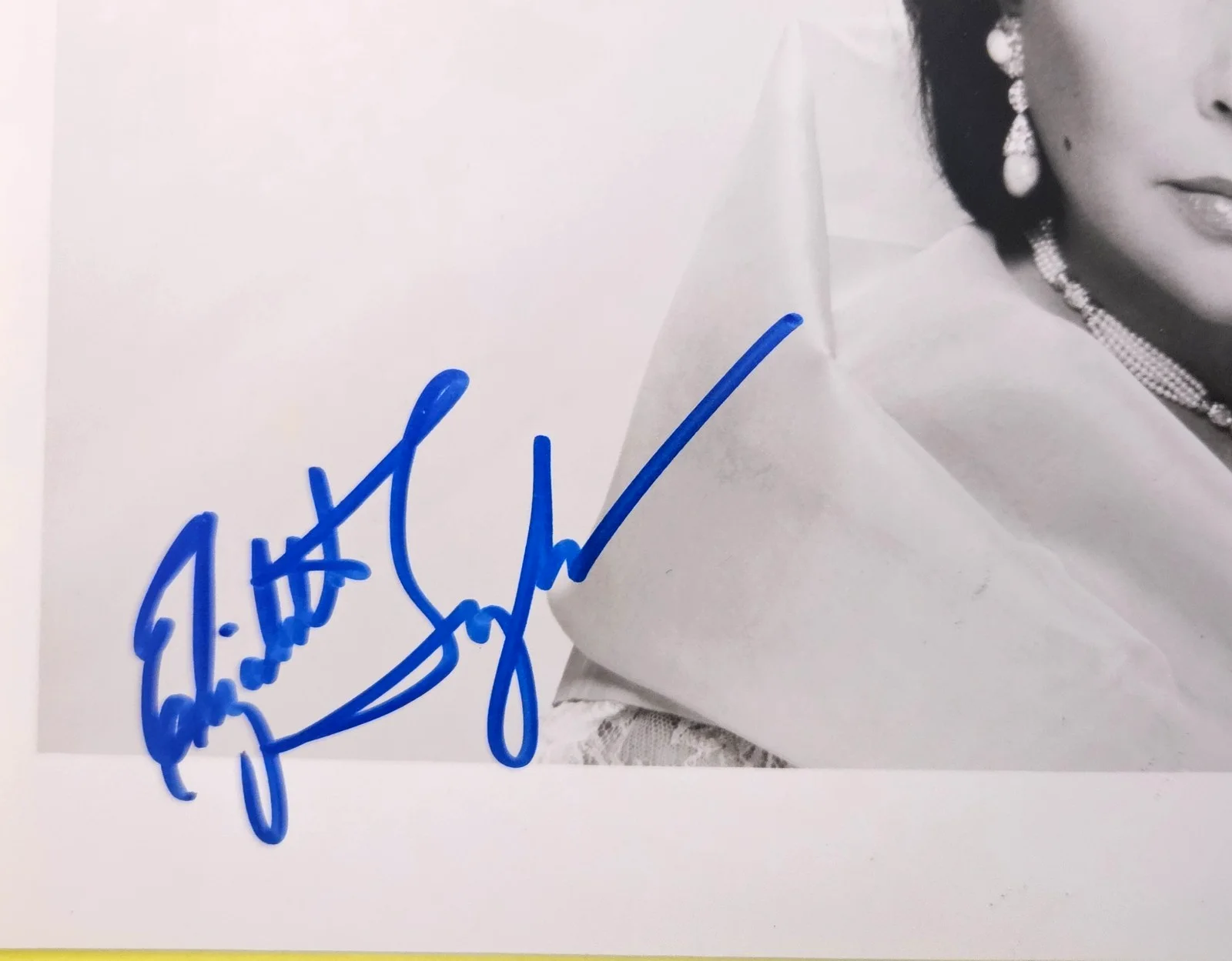 Elizabeth Taylor ~ Hand-Singed — LEGENDARY ACTRESS ELIZABETH TAYLOR (1932-2011) AUTOGRAPH 8 x 10 PHOTO~, изображение 3