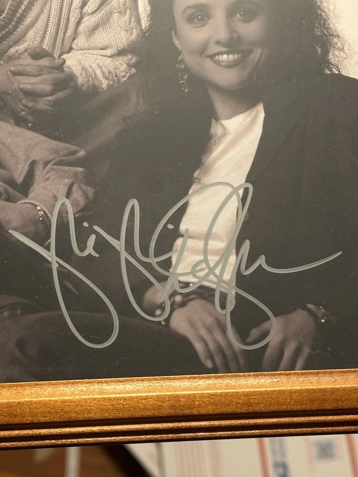Seinfeld Cast Signed Photo (3 Signatures) autographed 8x10 Photo Framed w/ COA, image 4
