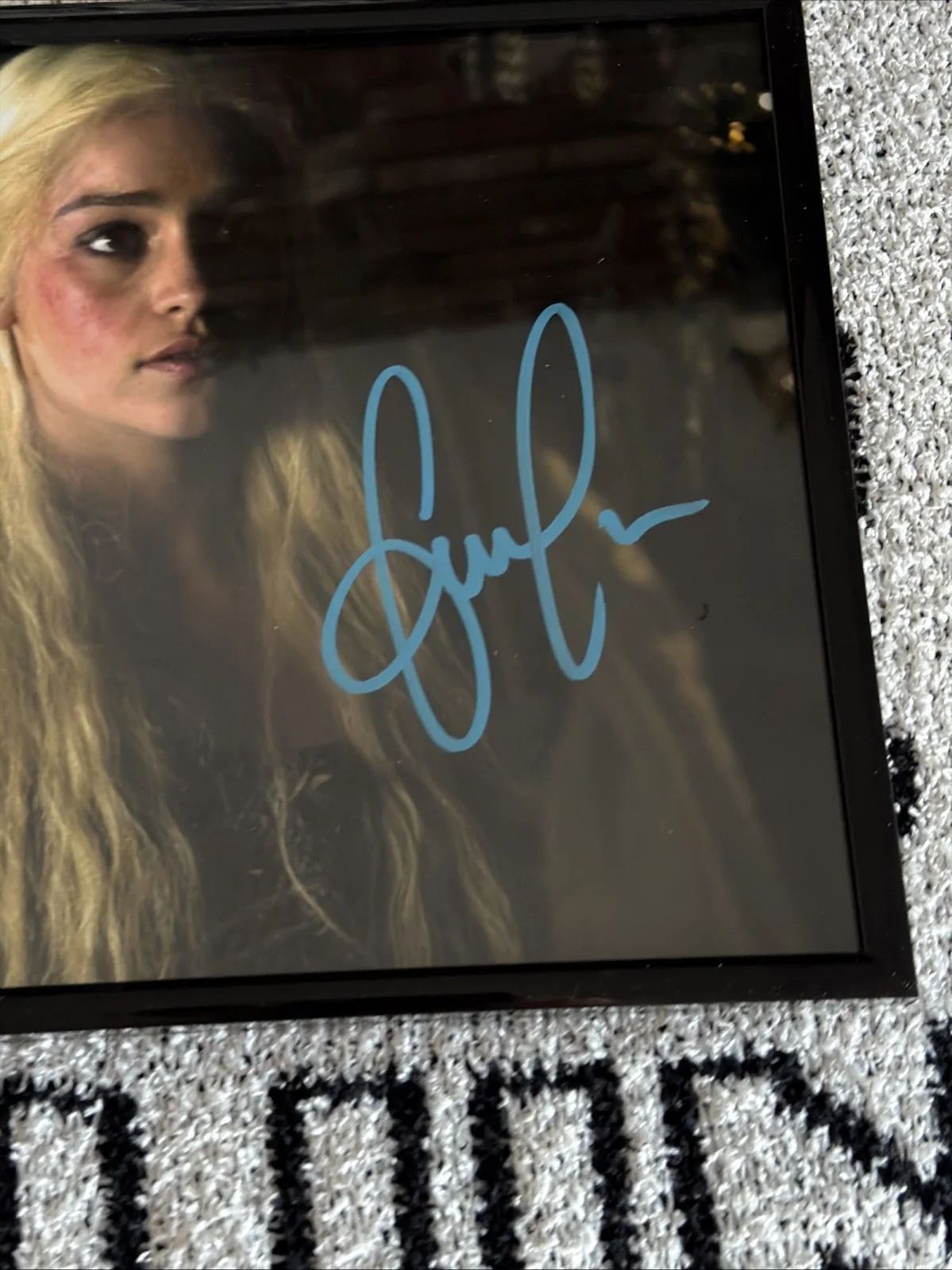 Emilia Clarke — 🔥 Emilia Clarke - Game of Thrones IP Signed High Gloss Framed w/COA & Hologram, изображение 2