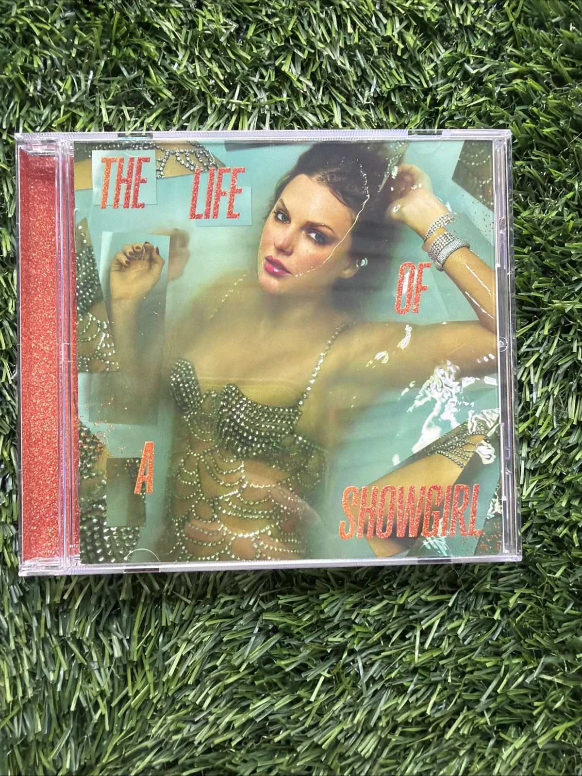 Taylor Swift The Life of a Showgirl CD + Hand Signed Photo With Heart4 - In Hand, изображение 3