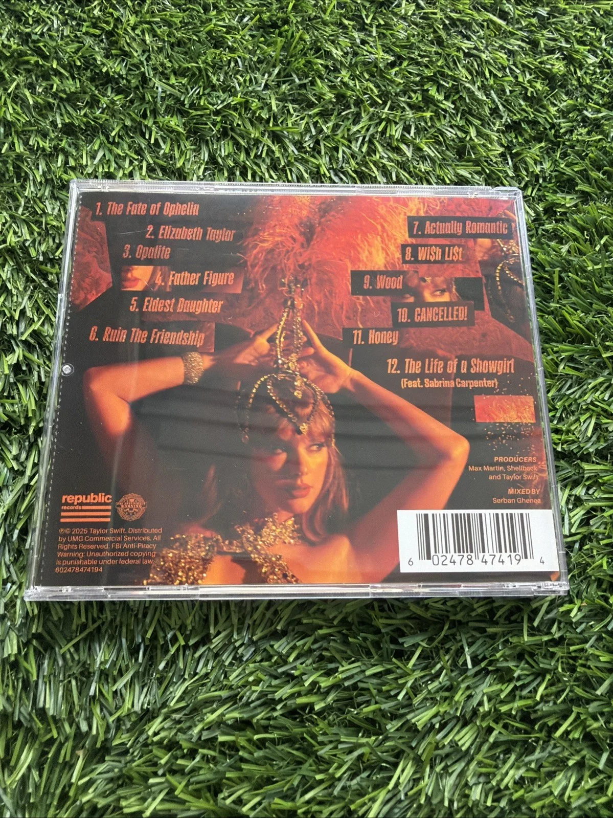 Taylor Swift The Life of a Showgirl CD + Hand Signed Photo With Heart4 - In Hand, изображение 4