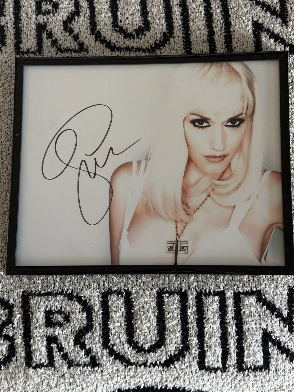 Gwen Stefani — 🔥 Gwen Stefani - IP Signed 8 x 10 High Gloss Photo Framed w/ COA Hologram - 🔥