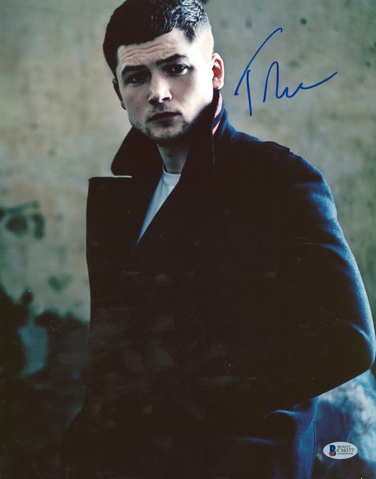 Taron Egerton — Taron Egerton Kingsman The Secret Service Signed 11x14 Photo BAS #C16377