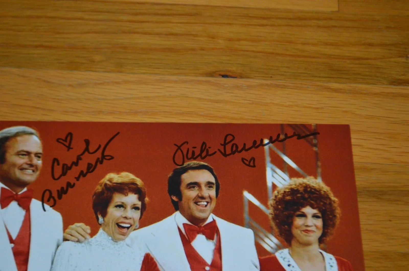 Carol Burnett, Vicki Lawrence — Carol Burnett & Vicki Lawrence Autographed 8x10 Color Photo w/ Beckett Hologram, изображение 2