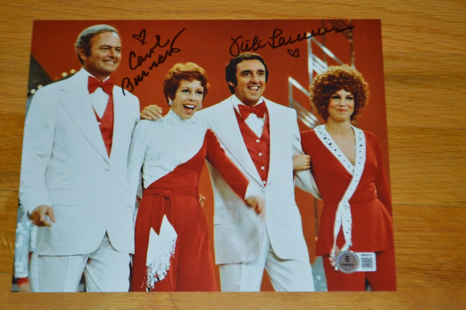 Carol Burnett, Vicki Lawrence — Carol Burnett & Vicki Lawrence Autographed 8x10 Color Photo w/ Beckett Hologram, изображение 4