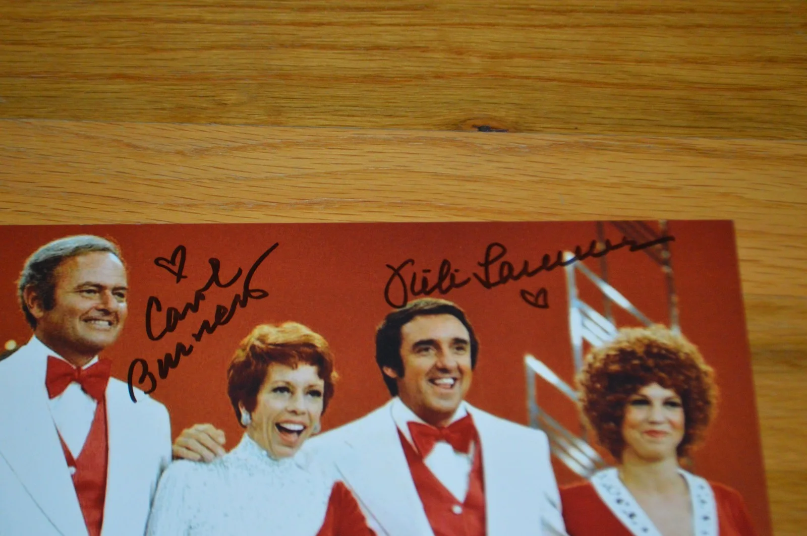 Carol Burnett, Vicki Lawrence — Carol Burnett & Vicki Lawrence Autographed 8x10 Color Photo w/ Beckett Hologram, изображение 5