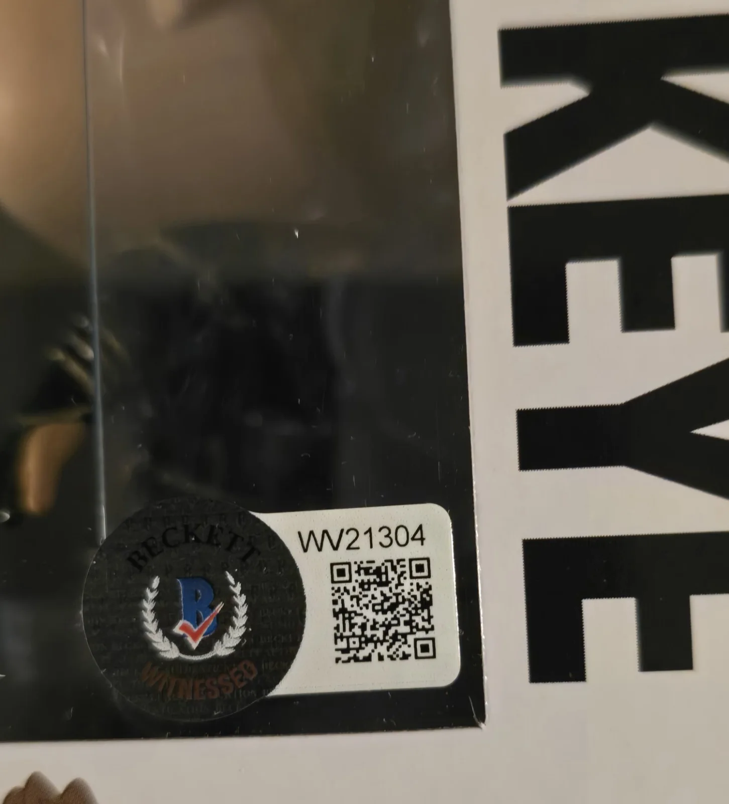 Jeremy Renner — Jeremy Renner Hawkeye Signed Funko Pop Beckett Witnessed, image 5