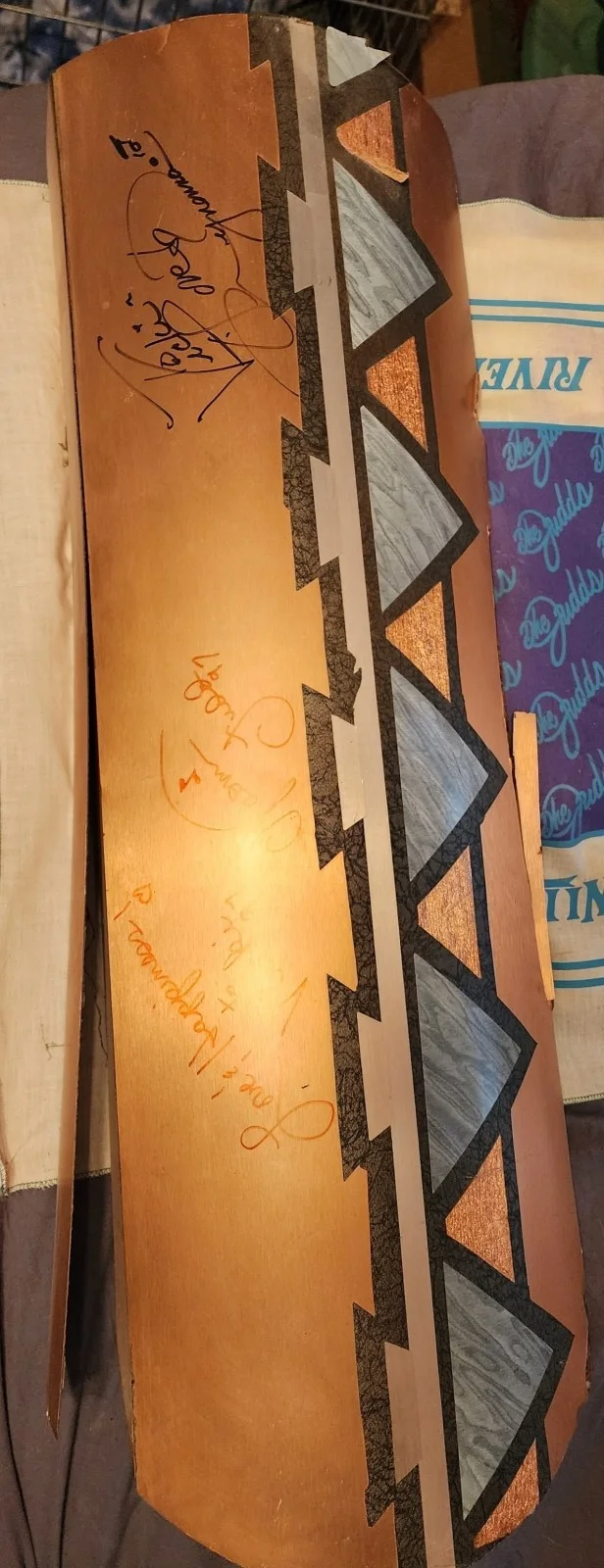 The Judds Original Signed PIECE OF STAGE FROM 1991 LAST CONCERT Murfreesboro, TN, image 2