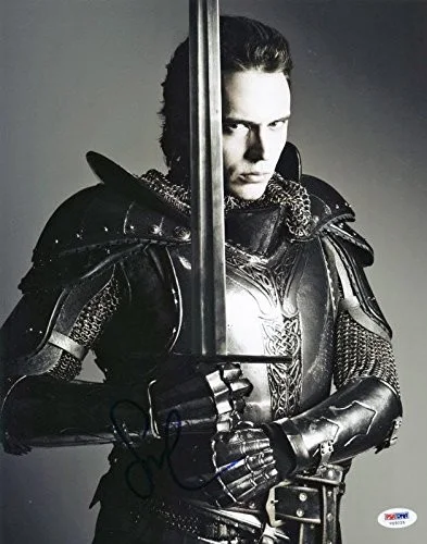 Sam Claflin — Sam Claflin Snow White Signed Authentic 11X14 Photo Autographed PSA/DNA #V29225, изображение 2