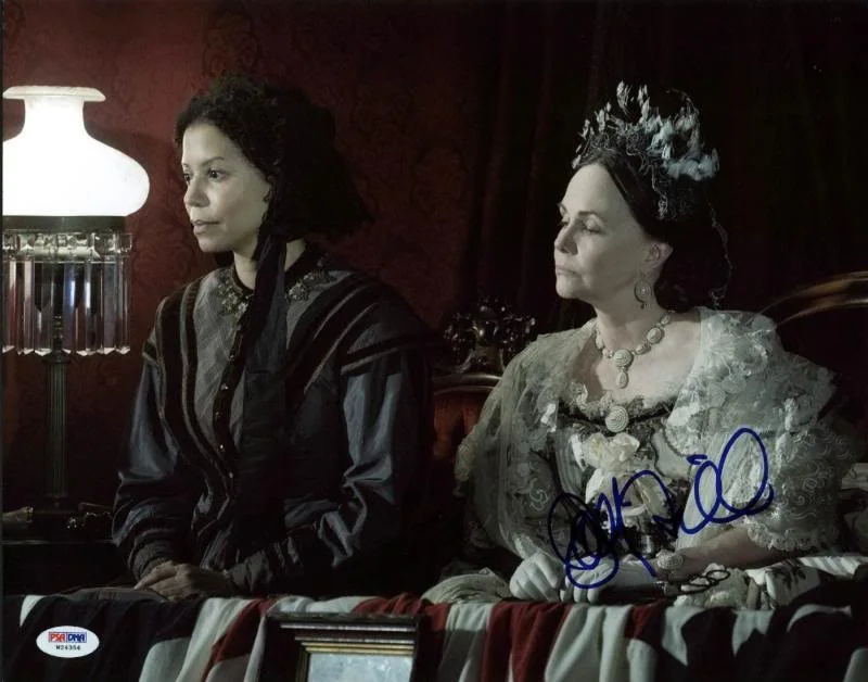 Sally Field — Sally Field Lincoln Signed Authentic 11X14 Photo Autographed PSA/DNA #W24354