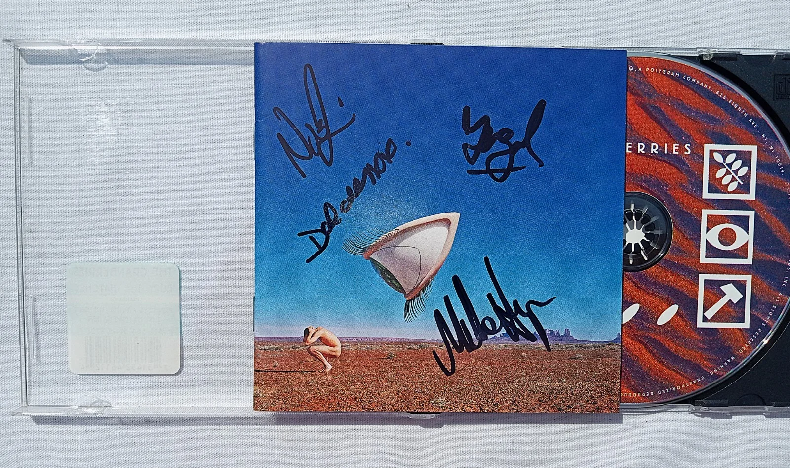 CRANBERRIES 1999 Autographed Hand-Signed Band Member Bury The Hatchet CD Booklet, изображение 2