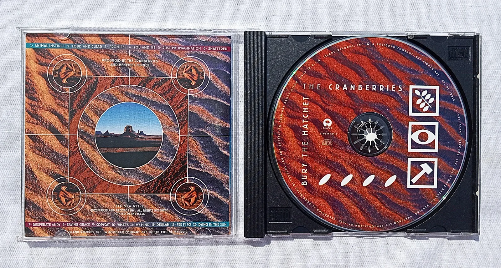 CRANBERRIES 1999 Autographed Hand-Signed Band Member Bury The Hatchet CD Booklet, изображение 3