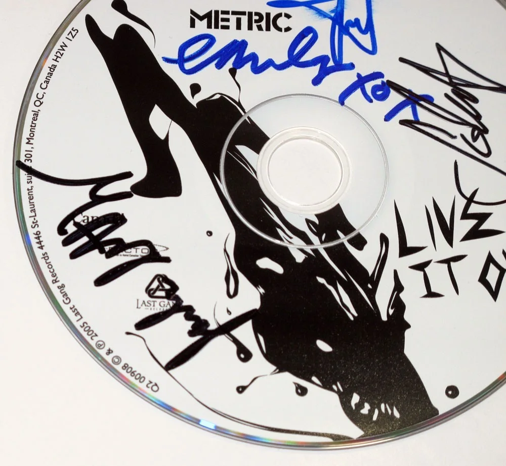 METRIC - EMILY HAINES, JAMES SHAW, JOSUA WINSTEAD, JOULES SCOTT — METRIC Band ALL 4 signed "LIVE IT OUT" CD a EMILY HAINES Monster Hospital COA, изображение 3