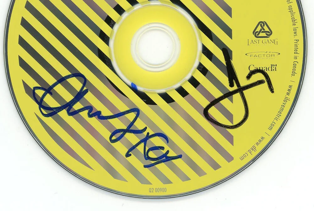 METRIC - EMILY HAINES, JAMES SHAW — METRIC Band signed "OLD WORLD UNDERGROUND" CD Emily Haines & James ACOA COA, изображение 4