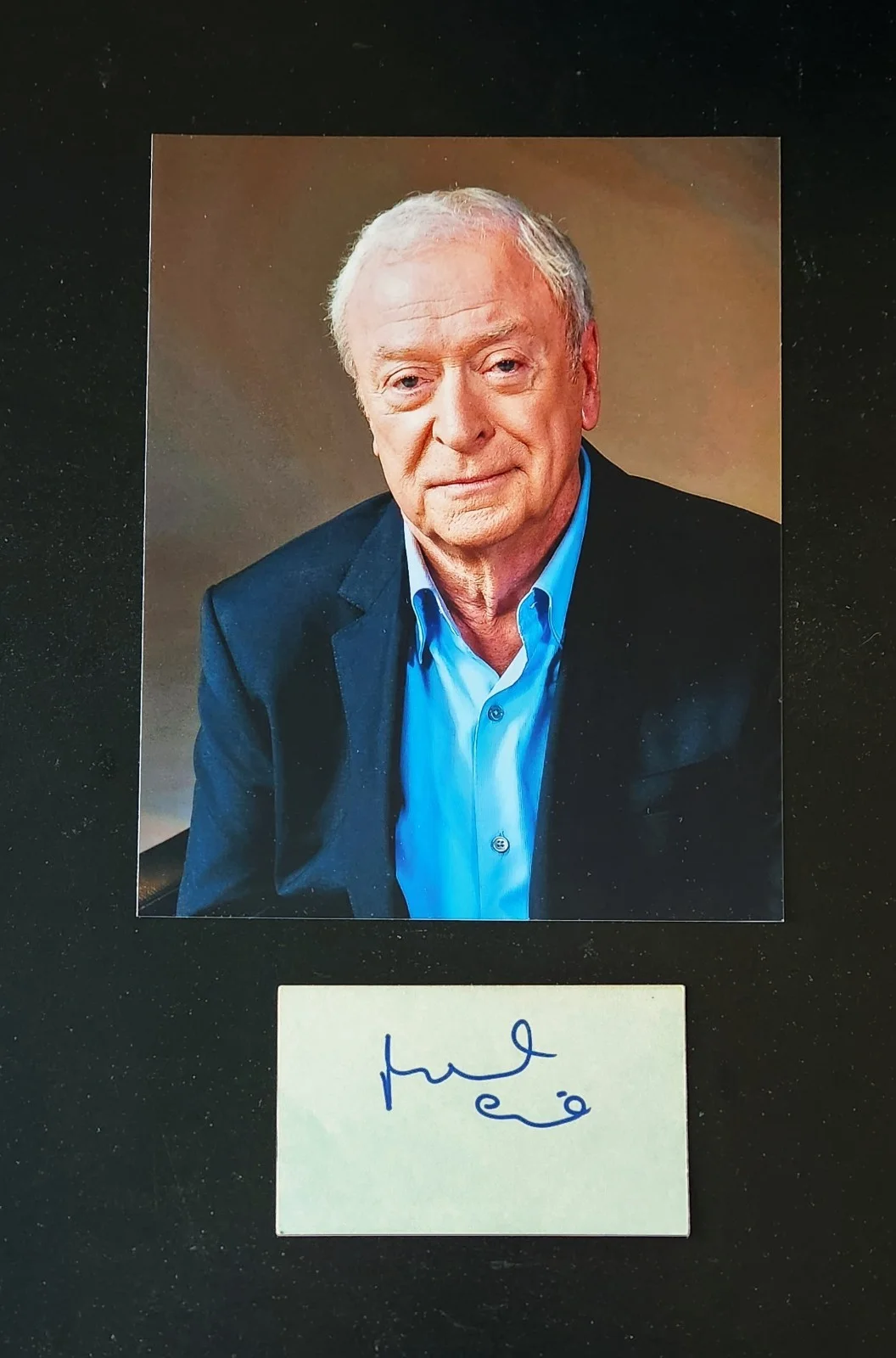 MICHAEL CAINE — MICHAEL CAINE signed *IN PERSON* 3x5 card w/color 8x10 THE ITALIAN JOB, ALFIE