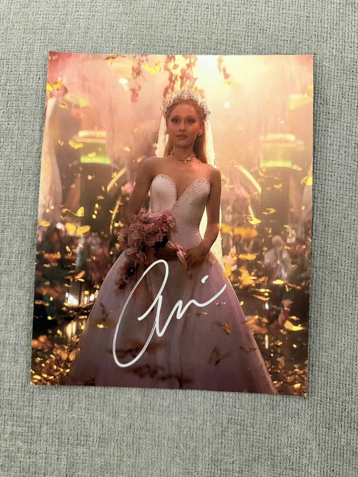 Ariana Grande — Ariana Grande Hand Signed 8x10 Photo Wicked (Glinda) Authenticated w/COA