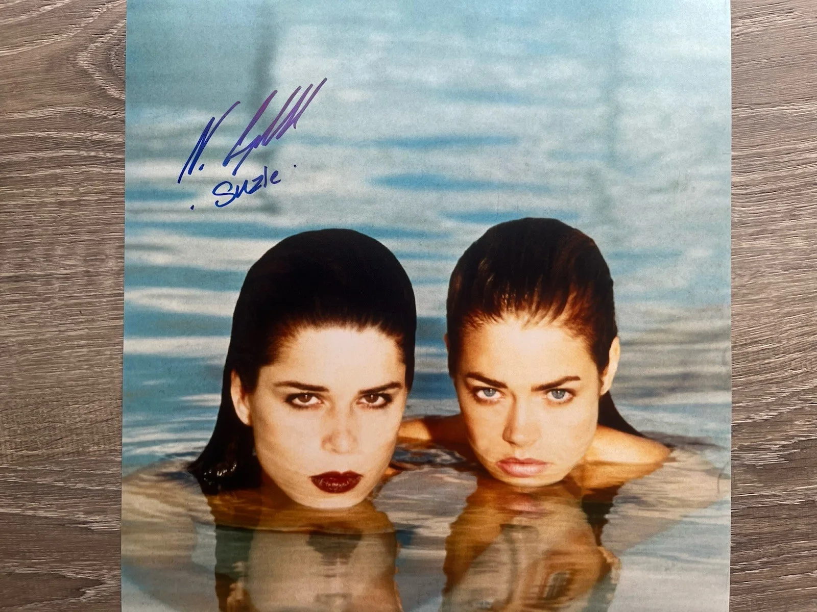 Neve Campbell — Neve Campbell Signed Wild Things 11x14 Photo Beckett COA Suzie, изображение 3