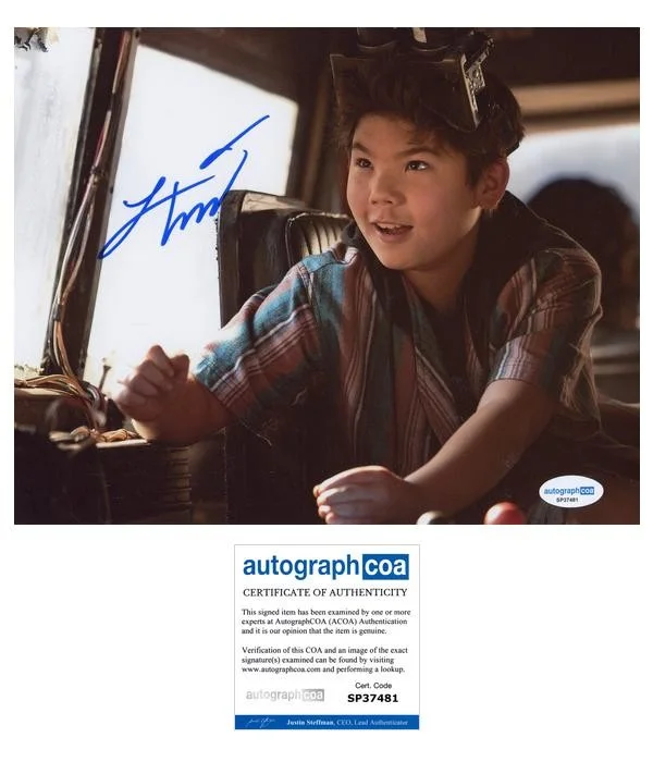 Logan Kim — Logan Kim "Ghostbuster: Afterlife" AUTOGRAPH Signed 'Podcast' 8x10 Photo ACOA