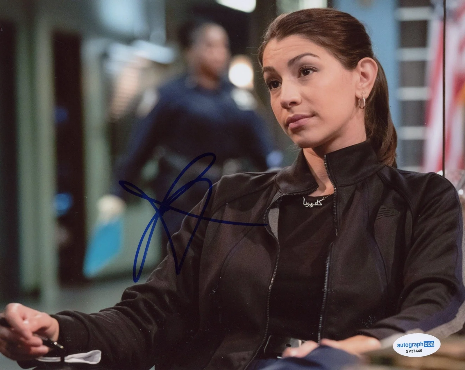 Jamie Gray Hyder — Jamie Gray Hyder "Law & Order: SVU" Autograph SIGNED 'Kat' 8x10 Photo C ACOA, изображение 2