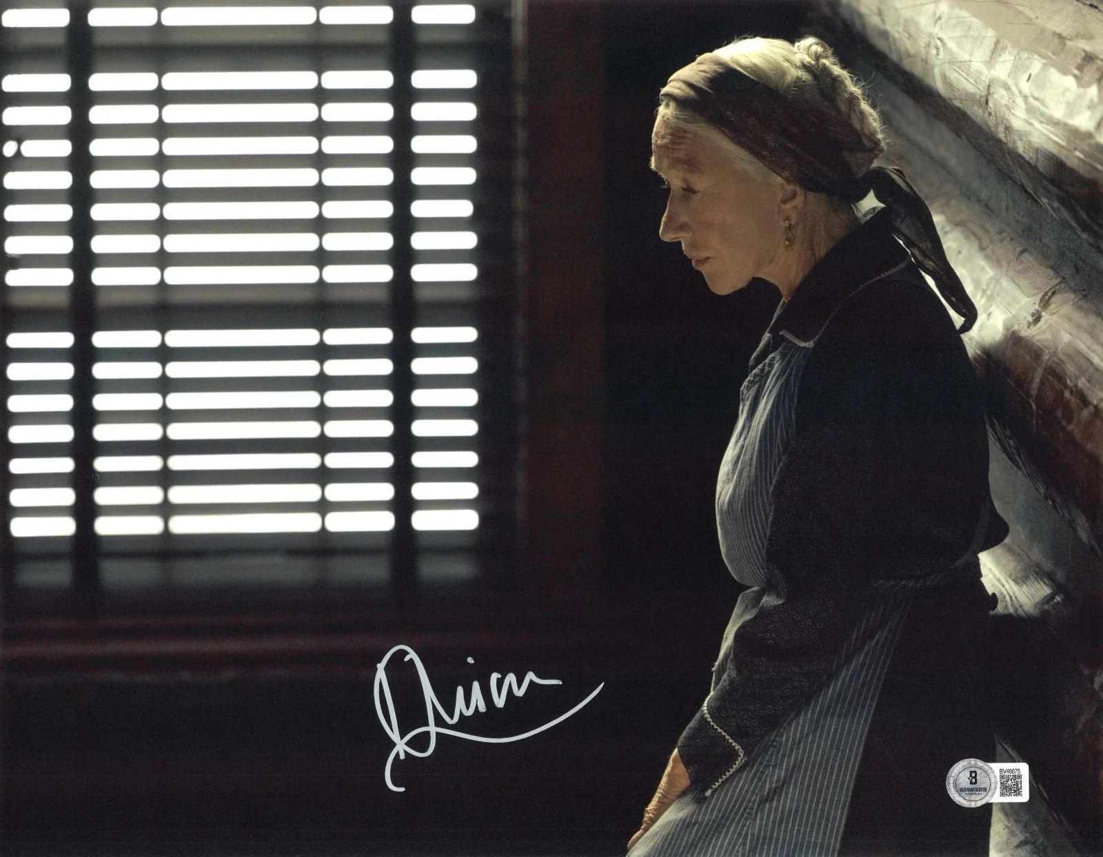 HELEN MIRREN — HELEN MIRREN SIGNED AUTOGRAPH 1923 11x14 PHOTO BECKETT BAS