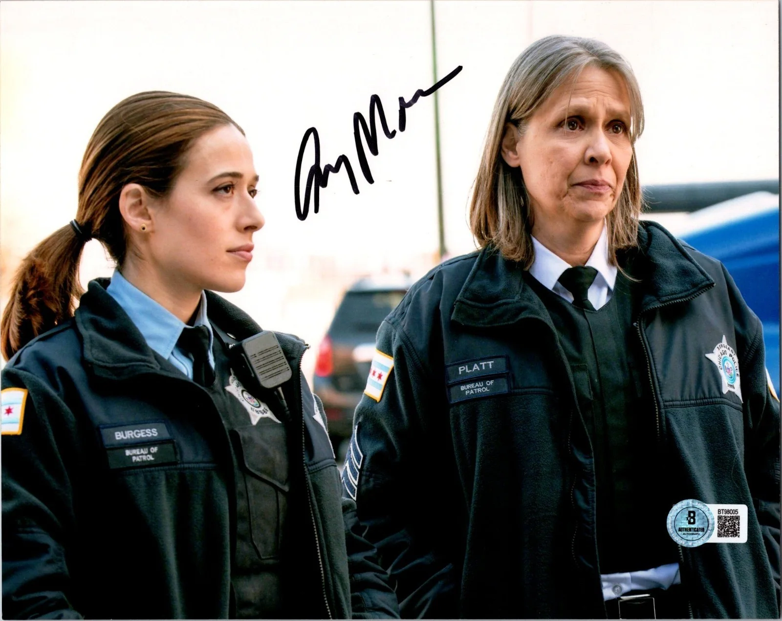 Amy Morton — AMY MORTON "SGT JUDY PLATT" CHICAGO PD/Fire HAND SIGNED 8X10 BAS COA BT98005