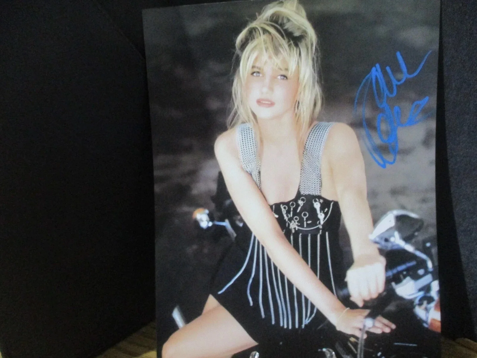 DEBBIE (DEBRA) GIBSON AUTHENTIC AUTOGRAPHED/SIGNED 8X10 PHOTO #7, image 2