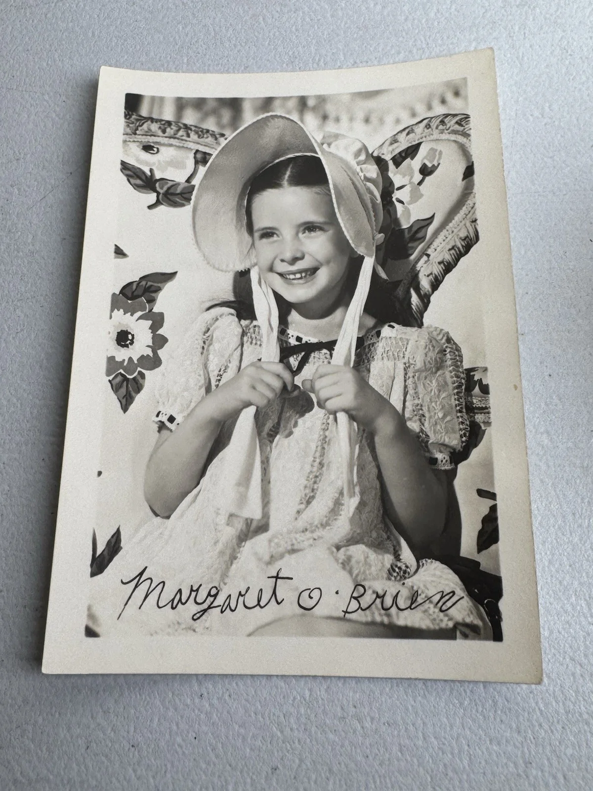 Margaret O'Brien — Vintage 1940 MARGARET O'BRIEN signed photo picture signed child star autograph
