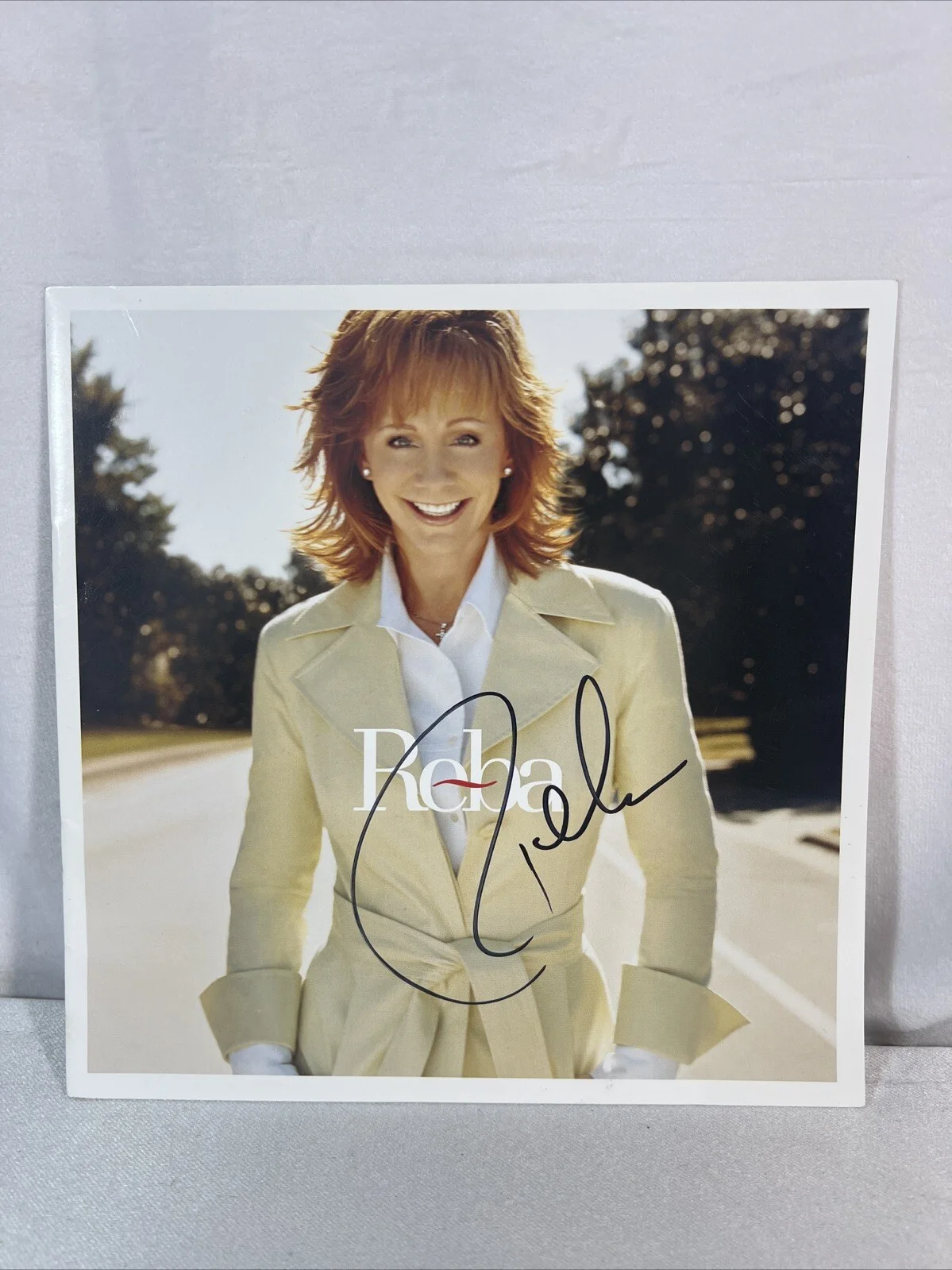 Reba McIntyre Autographed Booklet Catalog Country Music Size 8"X8" No COA, image 2