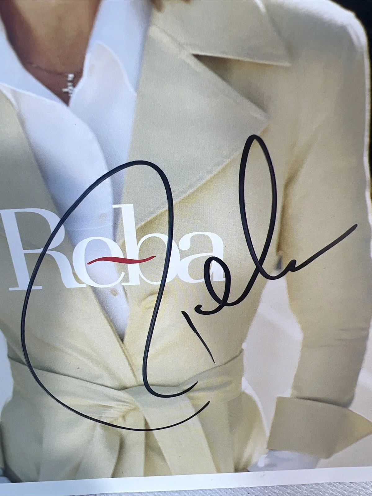 Reba McIntyre Autographed Booklet Catalog Country Music Size 8"X8" No COA, image 3