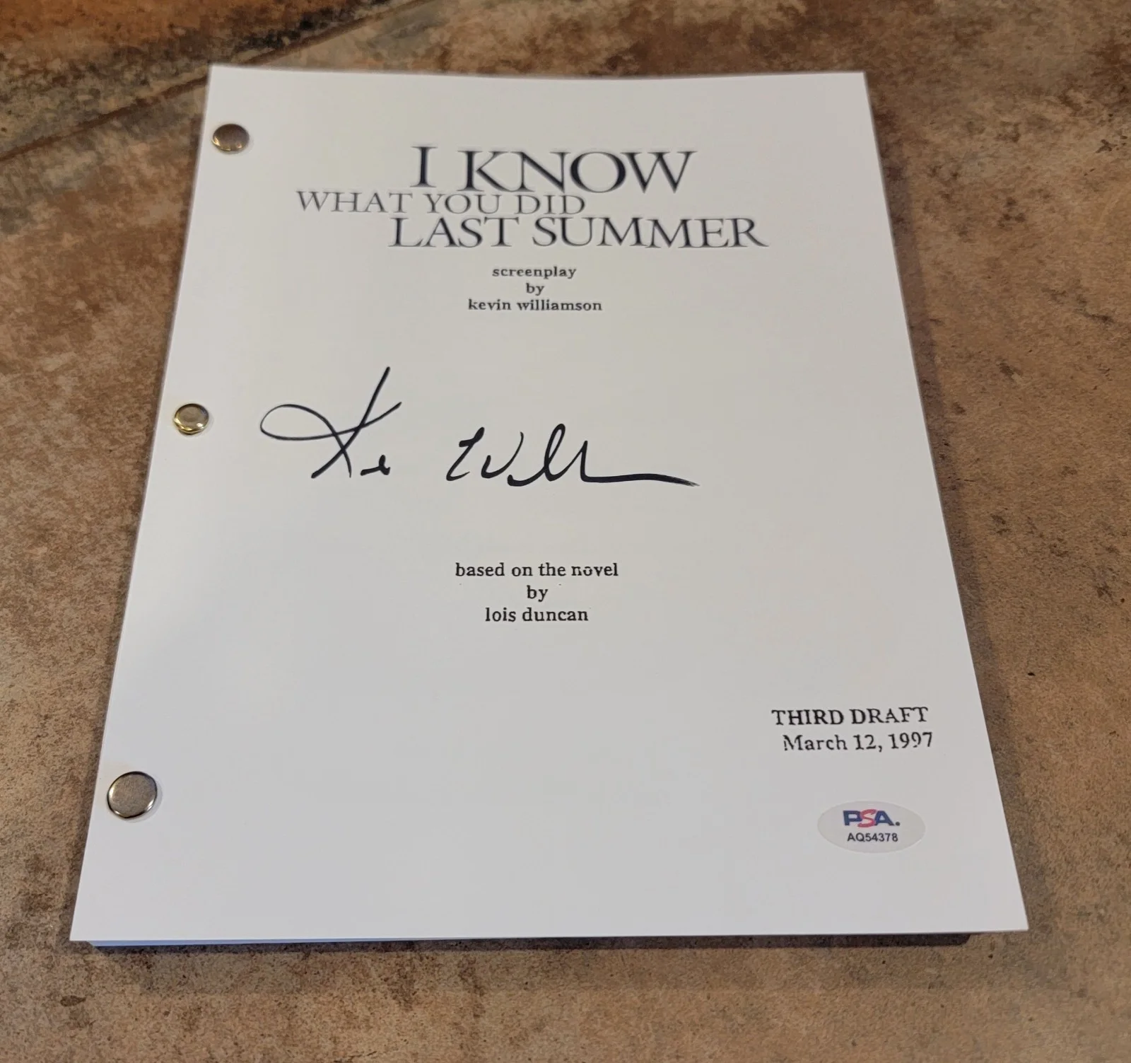 Kevin Williamson — Kevin Williamson signed I Know What You Did Last Summer script 120 pages PSA