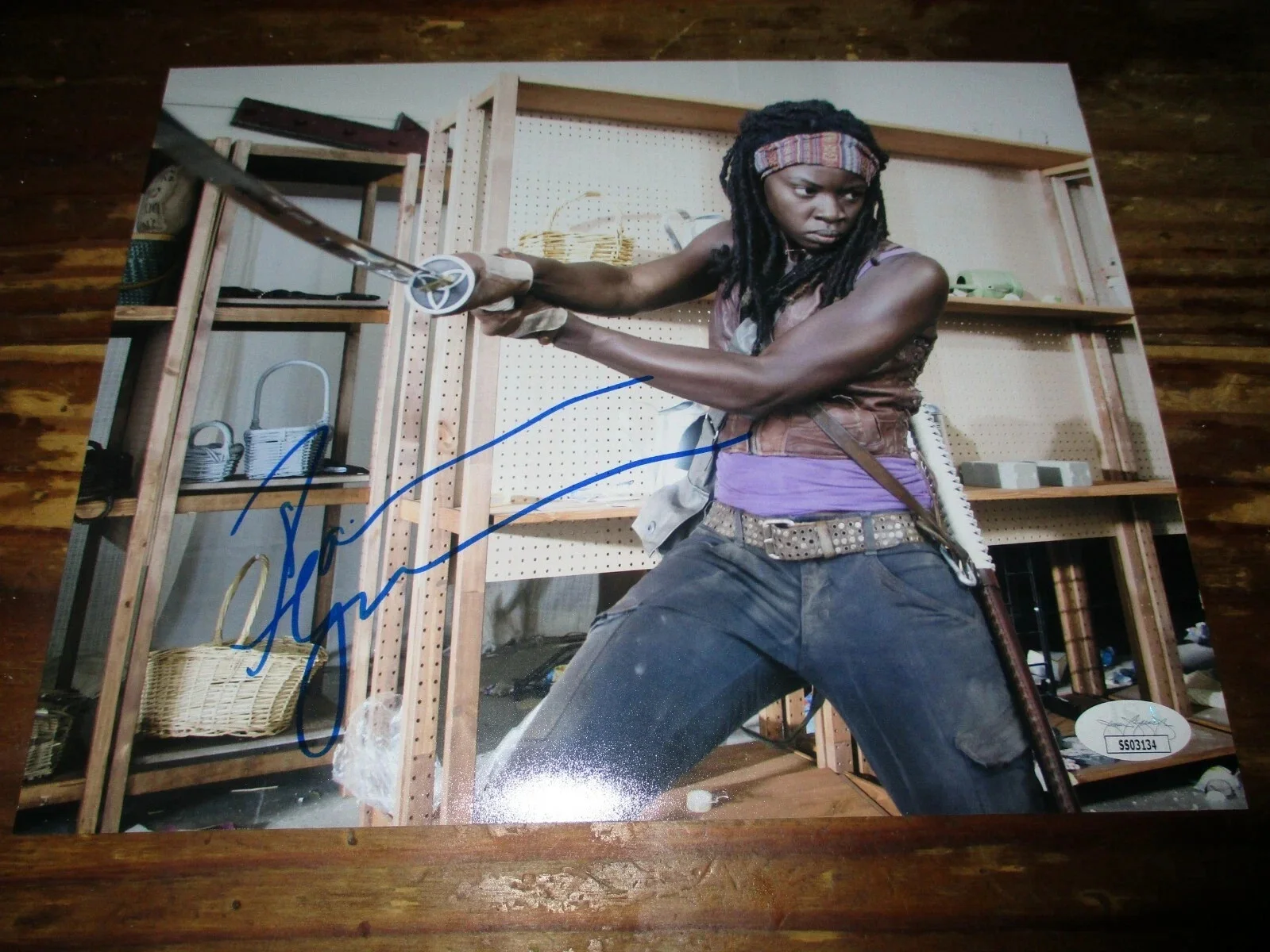 DANAI GURIRA — DANAI GURIRA (MICHONNE) THE WALKING DEAD AUTOGRAPHED/SIGNED 8X10 PHOTO--JSA