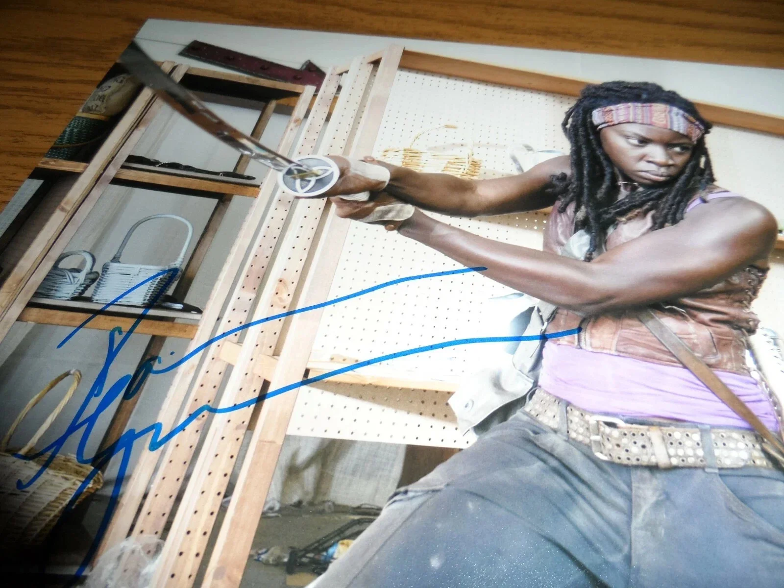 DANAI GURIRA — DANAI GURIRA (MICHONNE) THE WALKING DEAD AUTOGRAPHED/SIGNED 8X10 PHOTO--JSA, изображение 3