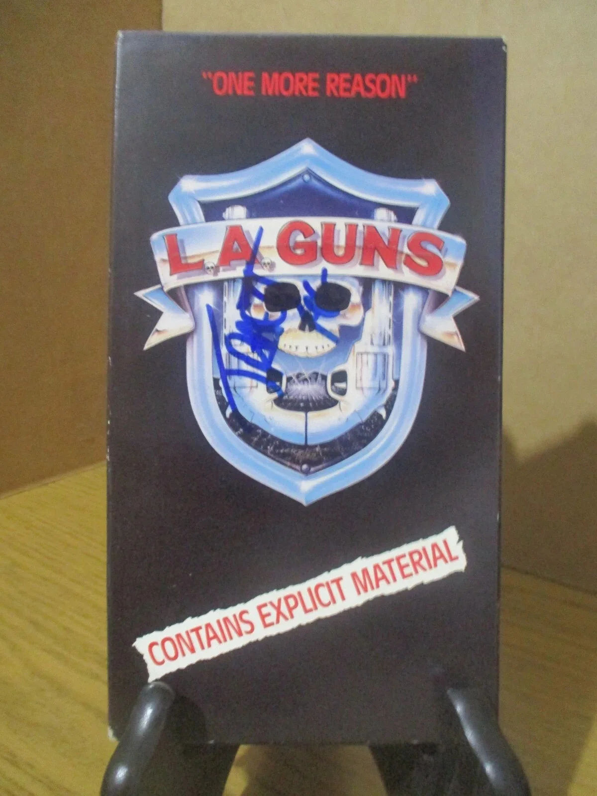 TRACII GUNS — LA GUNS authentic signed/autographed "ONE MORE REASON" VHS TAPE TRACII GUNS, image 2