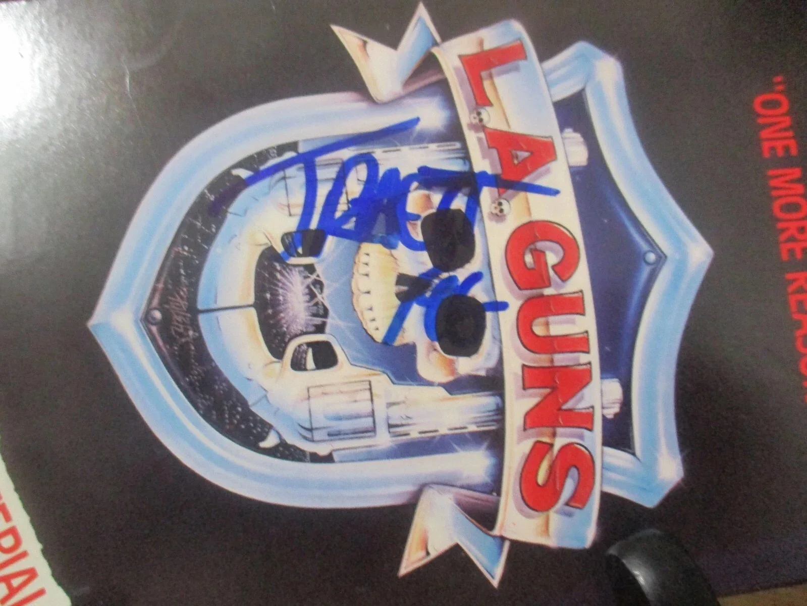 TRACII GUNS — LA GUNS authentic signed/autographed "ONE MORE REASON" VHS TAPE TRACII GUNS, image 3