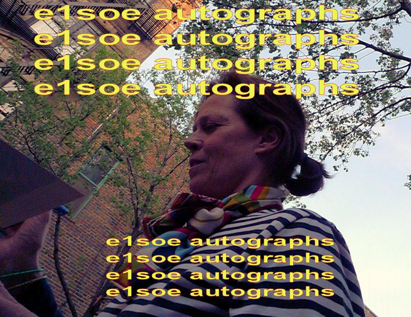 Sigourney Weaver — Sigourney Weaver signed 8x10 photo - In Person Proof - Alien Aliens Avatar, изображение 4