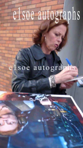 Sigourney Weaver — Sigourney Weaver signed 8x10 photo - In Person Exact Proof - Alien Aliens Avatar, изображение 4