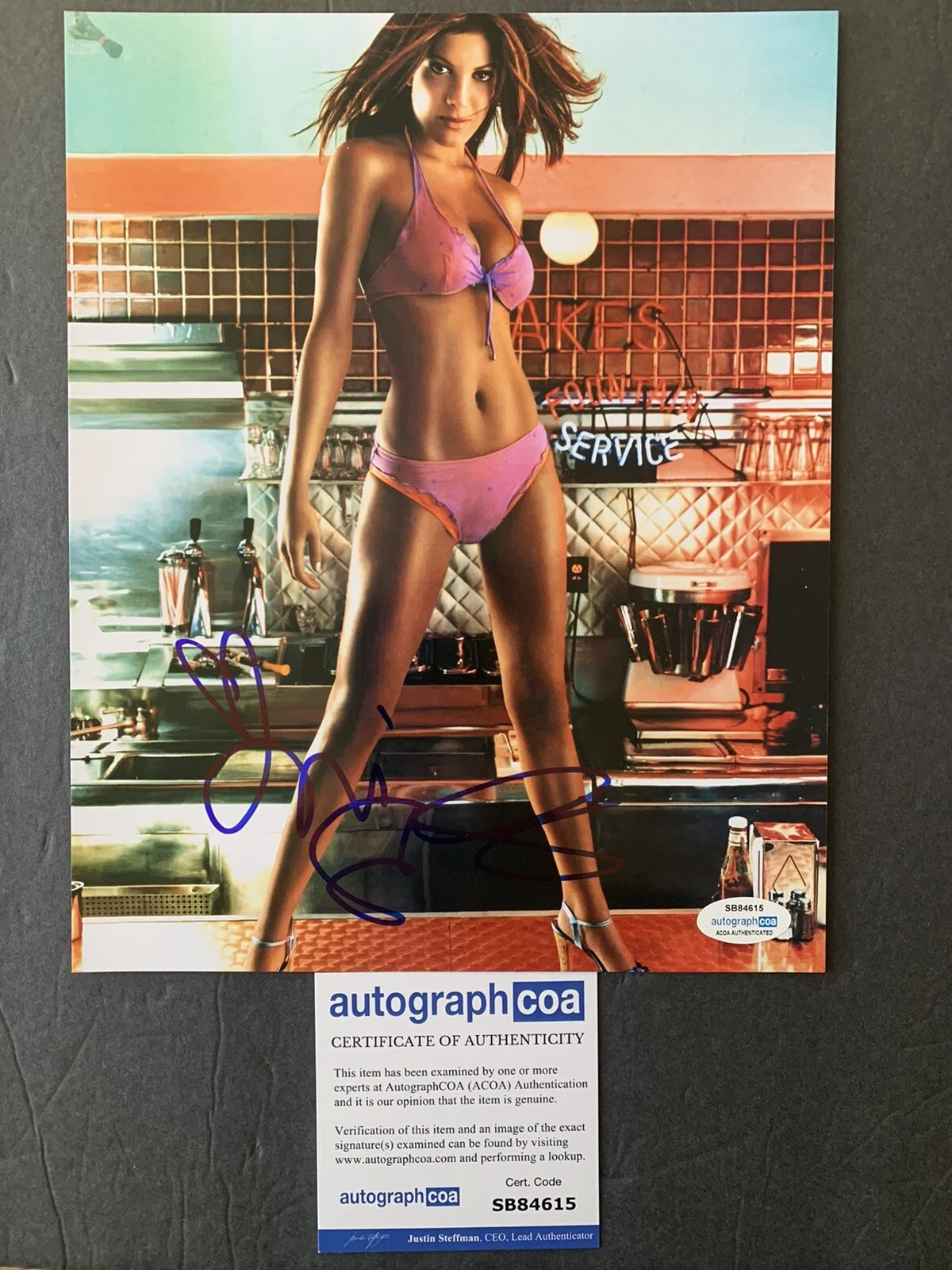 Tori Spelling — Tori Spelling Signed Autographed 8X10 Photo ACOA Sexy Beverly Hills 90210 Donna