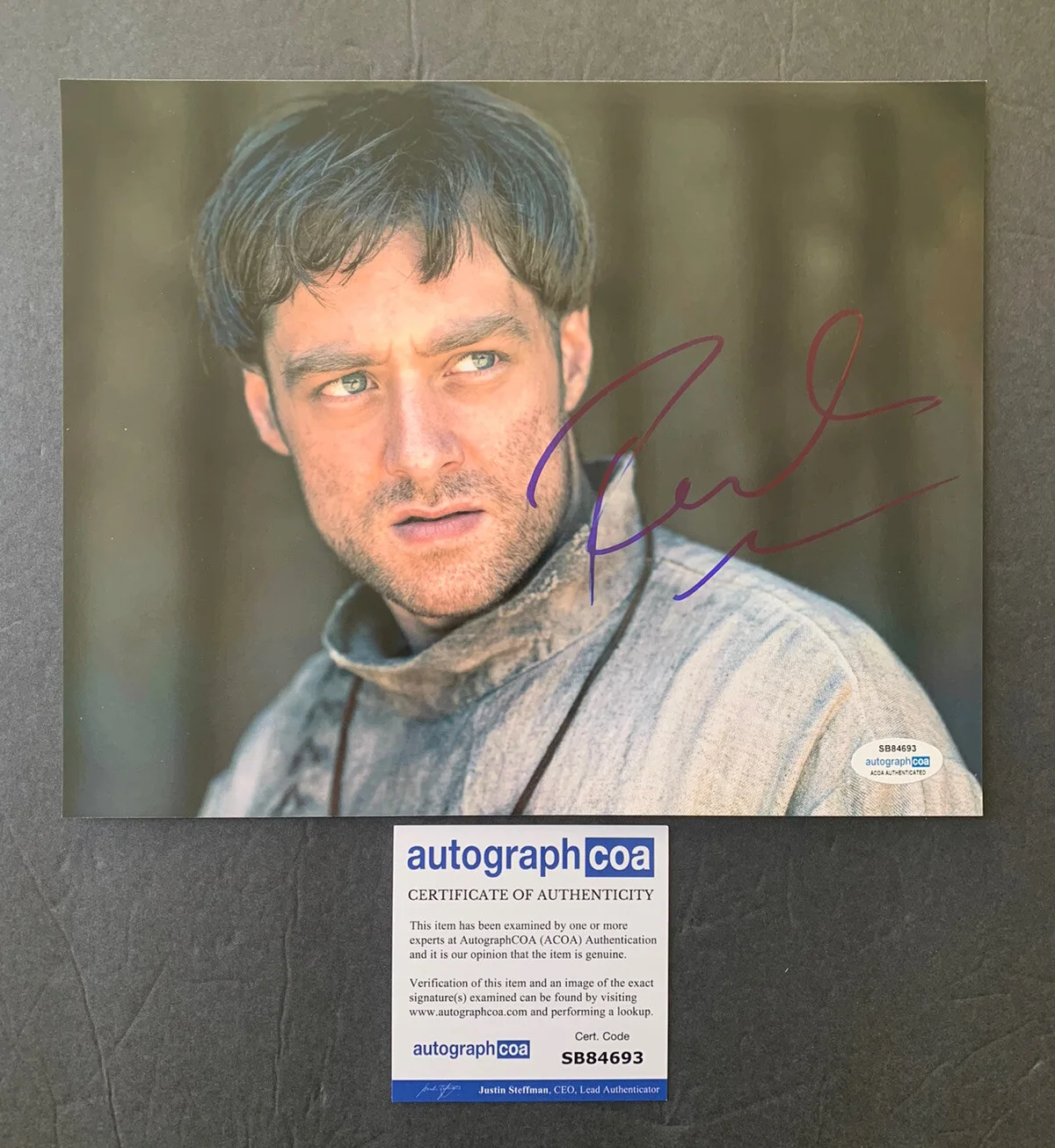 Richard Rankin — Richard Rankin Signed Autographed 8X10 Photo ACOA Outlander