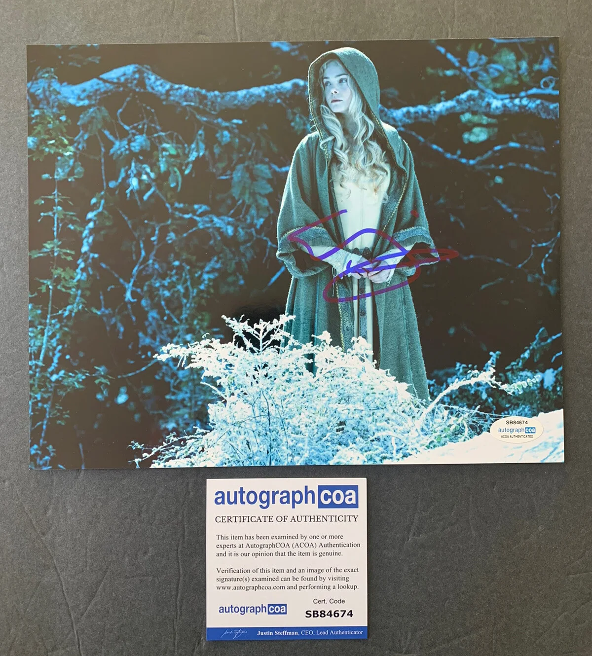 Elle Fanning — ELLE FANNING Signed Autographed 8X10 Photo Maleficent ACOA