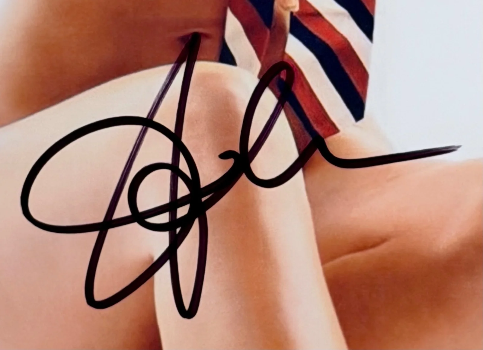 Jennifer Aniston — Jennifer Aniston Signed 8x11.5 Photo Autograph Glam Portrait COA, image 2