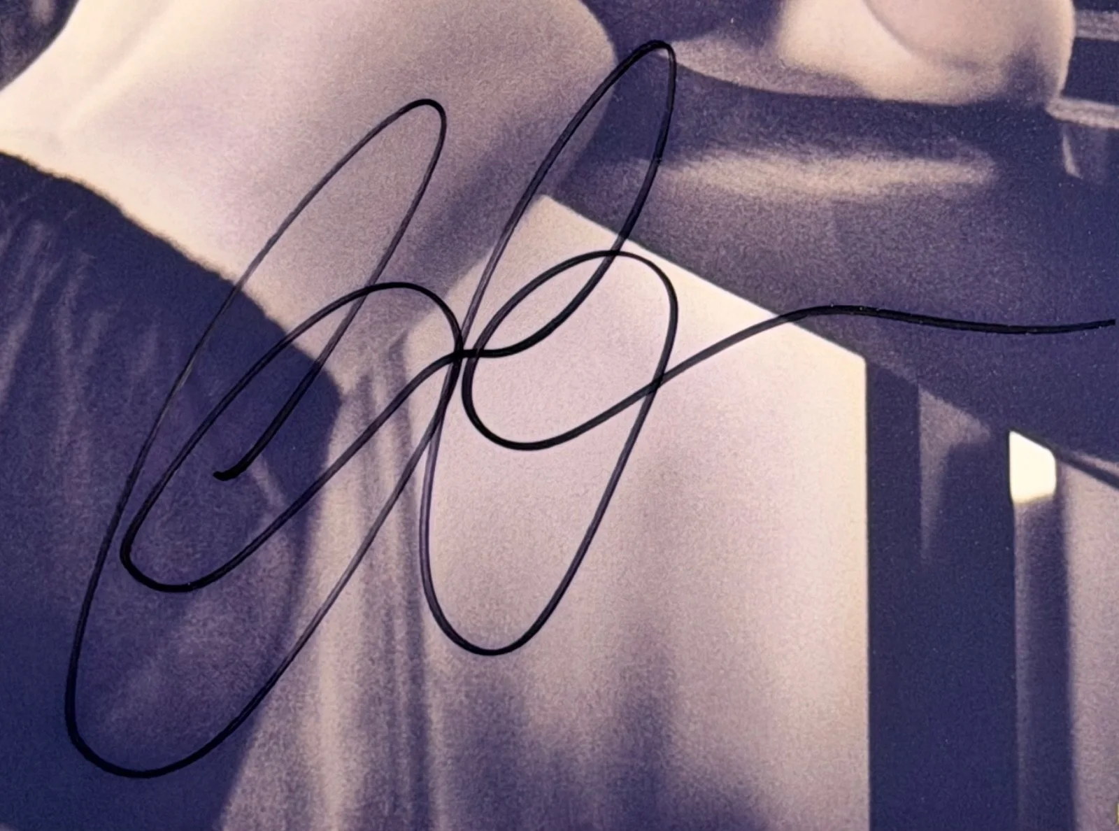 Emilia Clarke — Emilia Clarke Signed 8x11.5 Photo Game of Thrones COA, изображение 2