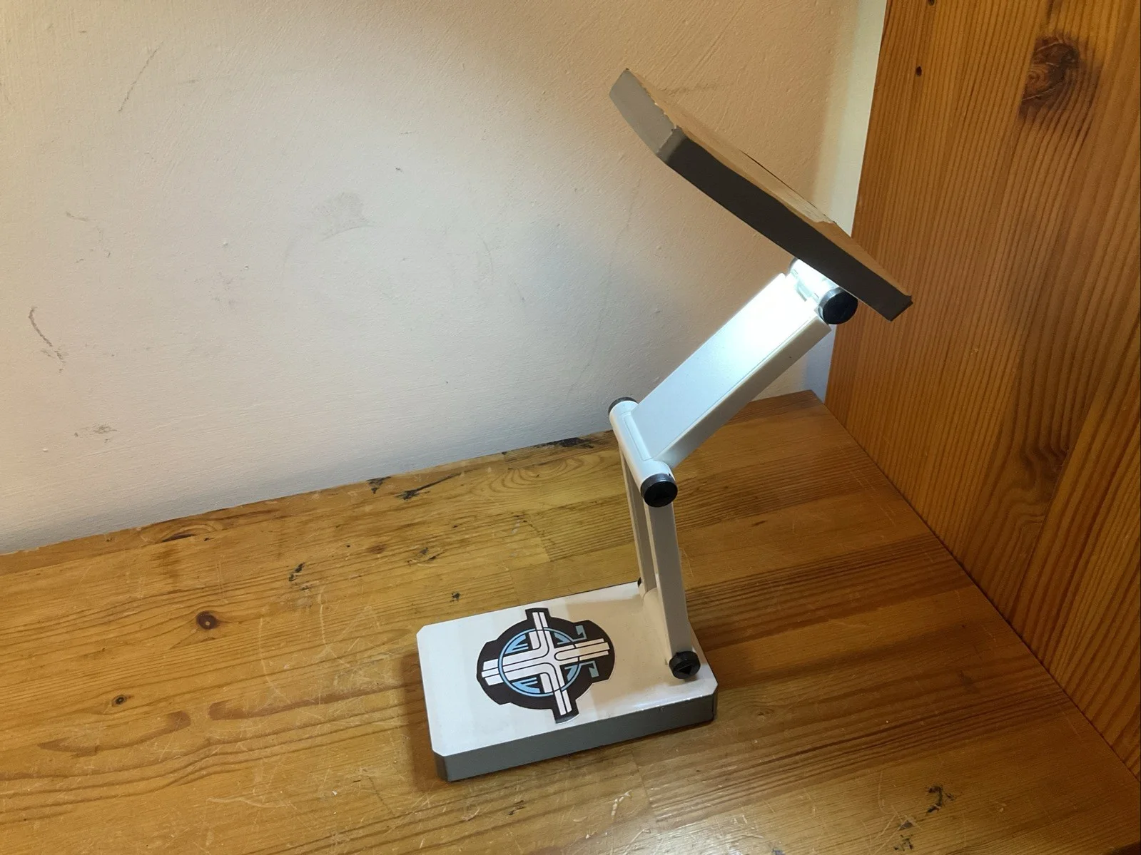 Doctor Who Screen Used Prop - Hospital Lamp - The Tsuranga Conundrum, изображение 2