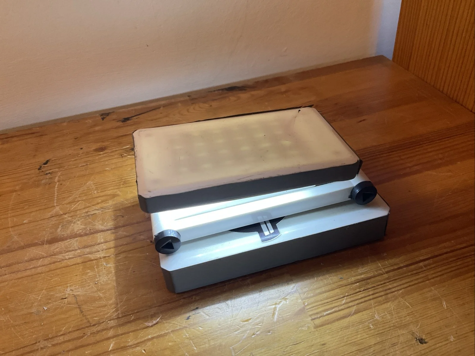 Doctor Who Screen Used Prop - Hospital Lamp - The Tsuranga Conundrum, изображение 3
