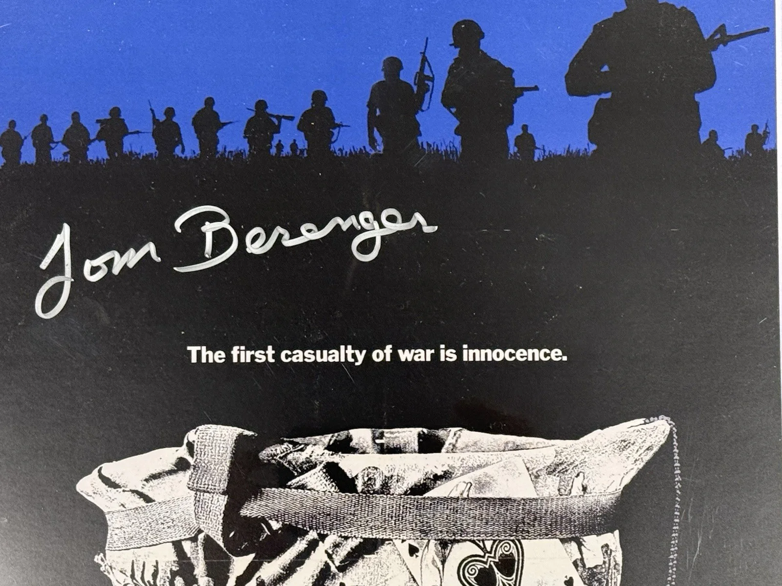 Tom Berenger — Tom Berenger Signed Platoon 11x17 Movie Poster - (SCHWARTZ SPORTS COA), изображение 2