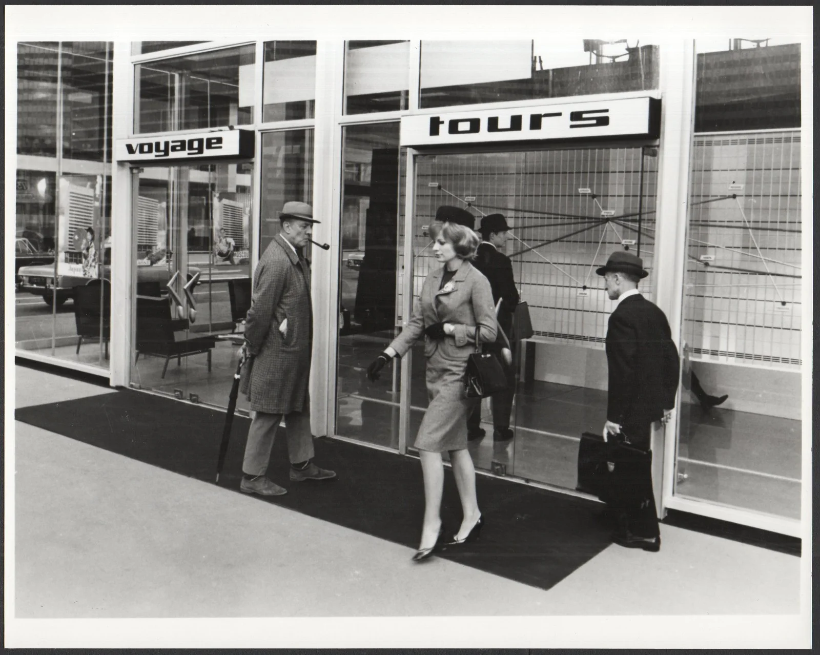 PLAYTIME 1967 Jacques Tati Monsieur Hulot Barbara Dennek 7 10x8 STILLS, изображение 2