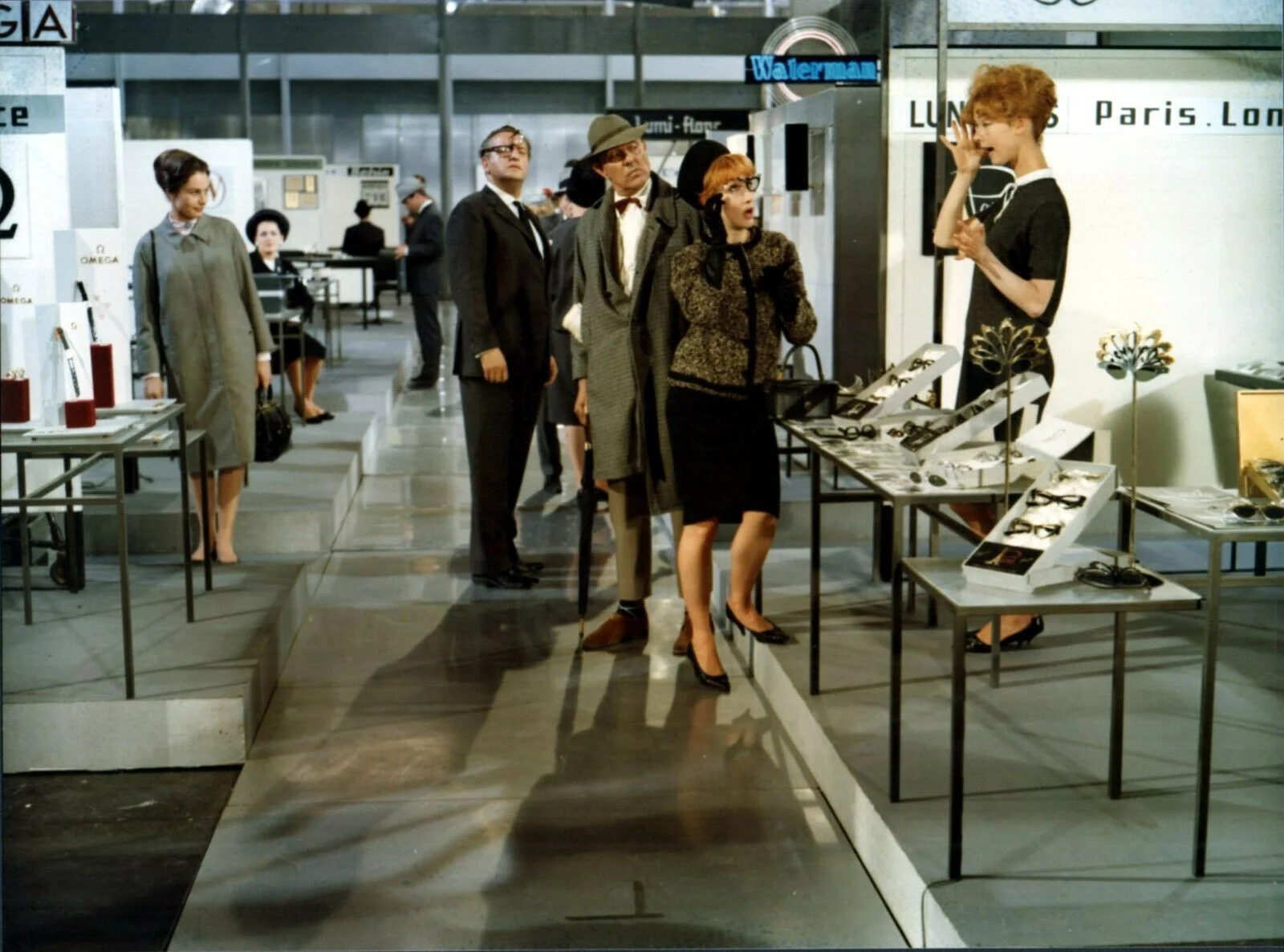 PLAYTIME 1967 Jacques Tati Monsieur Hulot 16 9x7 COLOUR STILLS, изображение 5