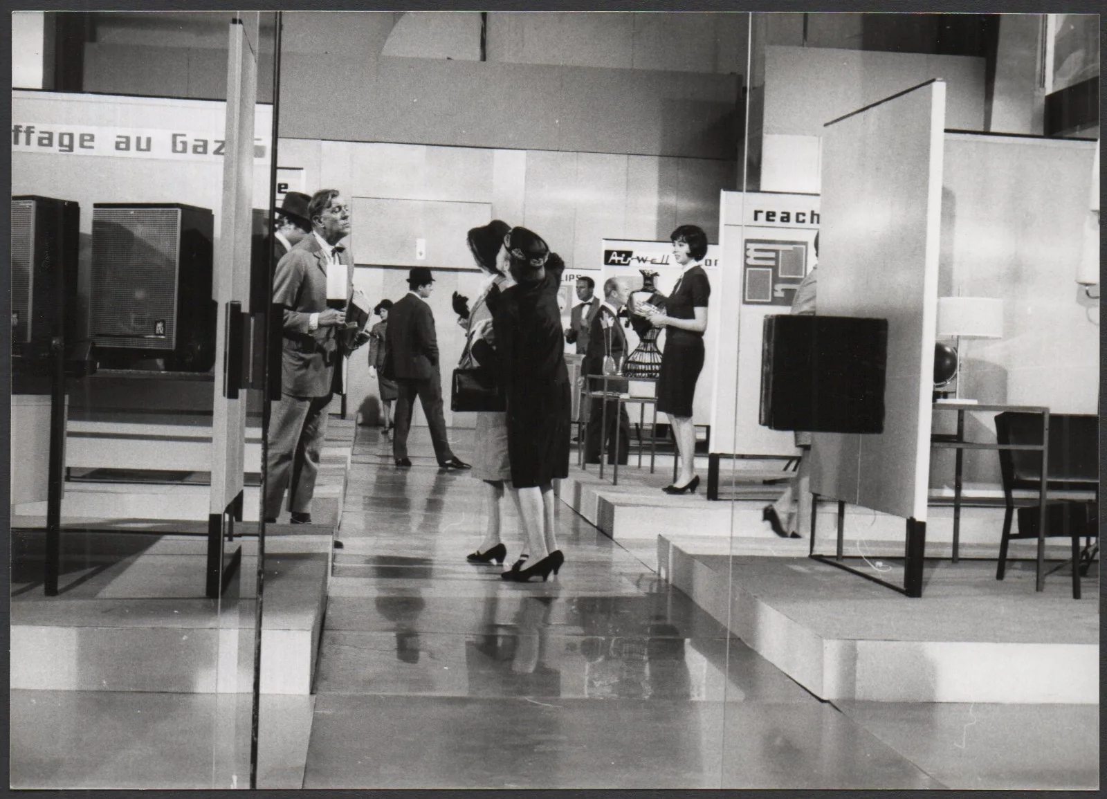 PLAYTIME 1967 Jacques Tati Monsieur Hulot 8 5x7 STILLS A, image 4