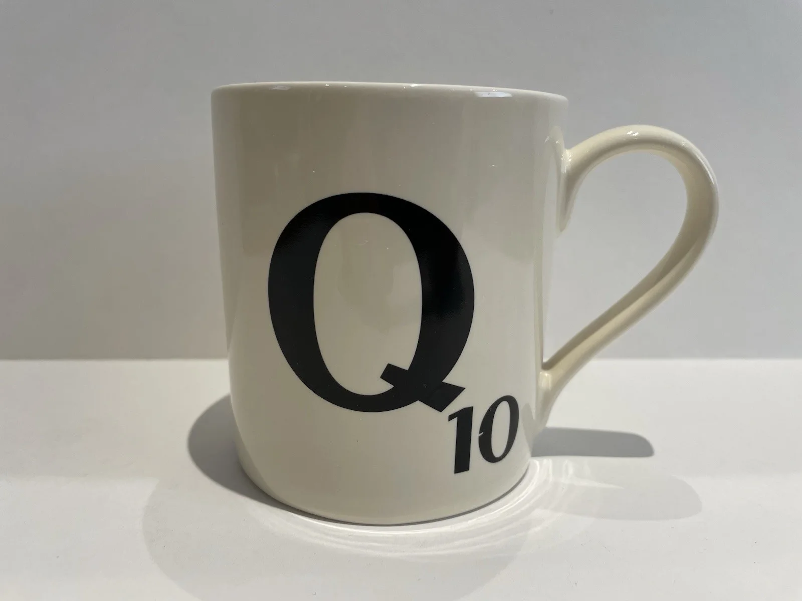 SKYFALL James Bond 007 Wild & Wolf 'Q' Scrabble MUG Cup 2012 Early Edition RARE, изображение 2