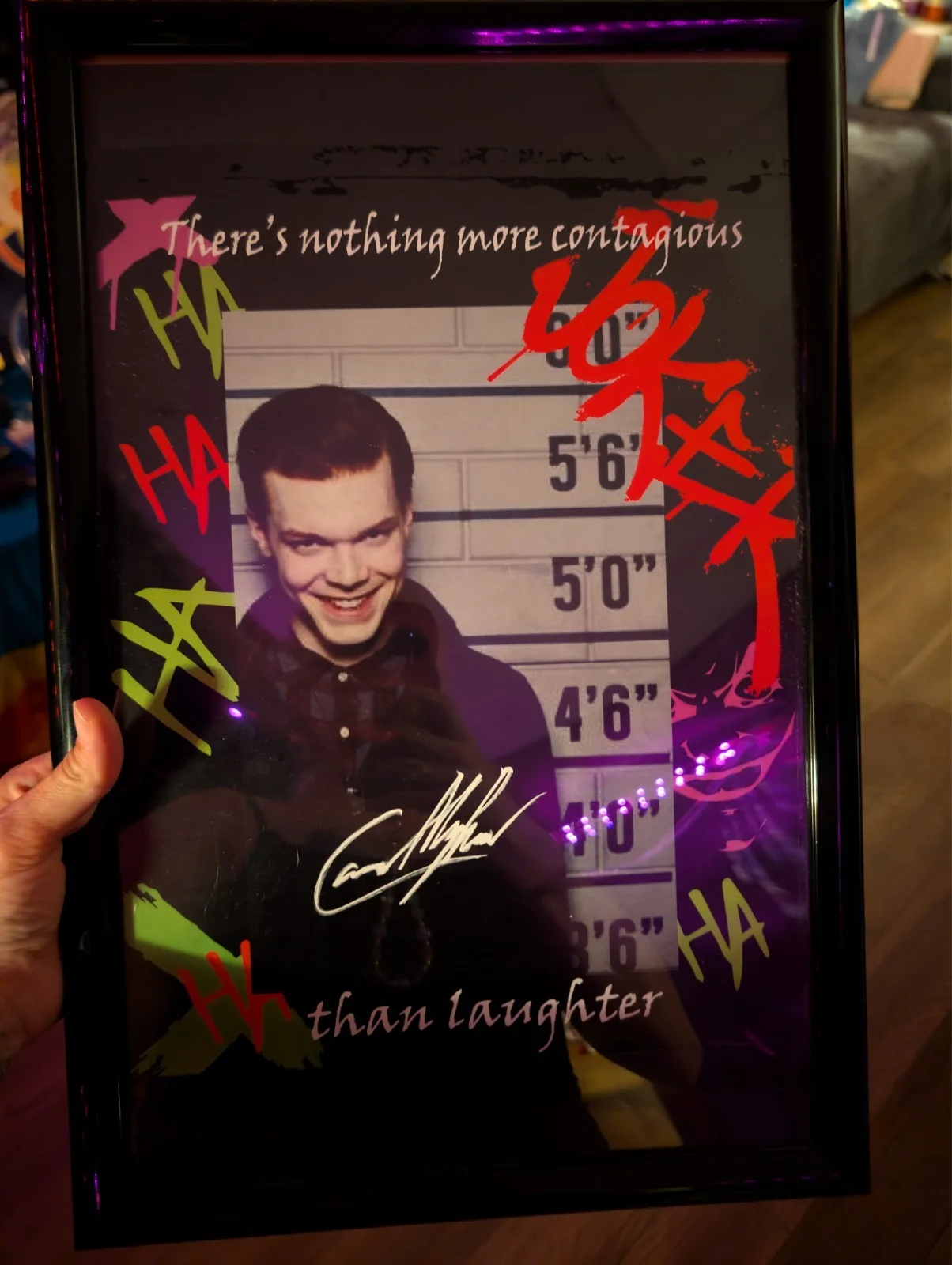 Cameron Monaghan — autographed framed photo Cameron Monaghan as the joker Gotham series, изображение 2
